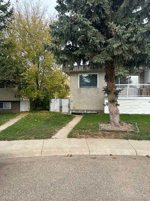 52 Westbrook Cres W, Brooks, AB, T1R0B9 | Card Image