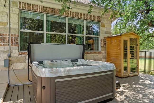 For health enthusiasts, an Infrared Sauna & massage therapy spa are both negotiable | Image 28