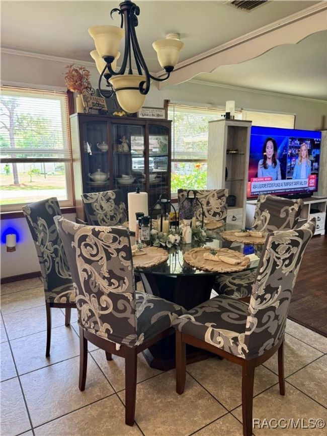 Dining area | Image 9