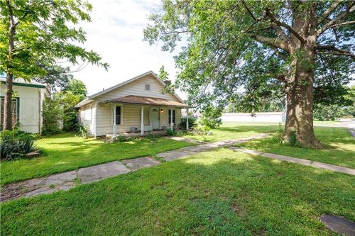 919 Indiana St, Neodesha, KS, 66757-1564 | Card Image