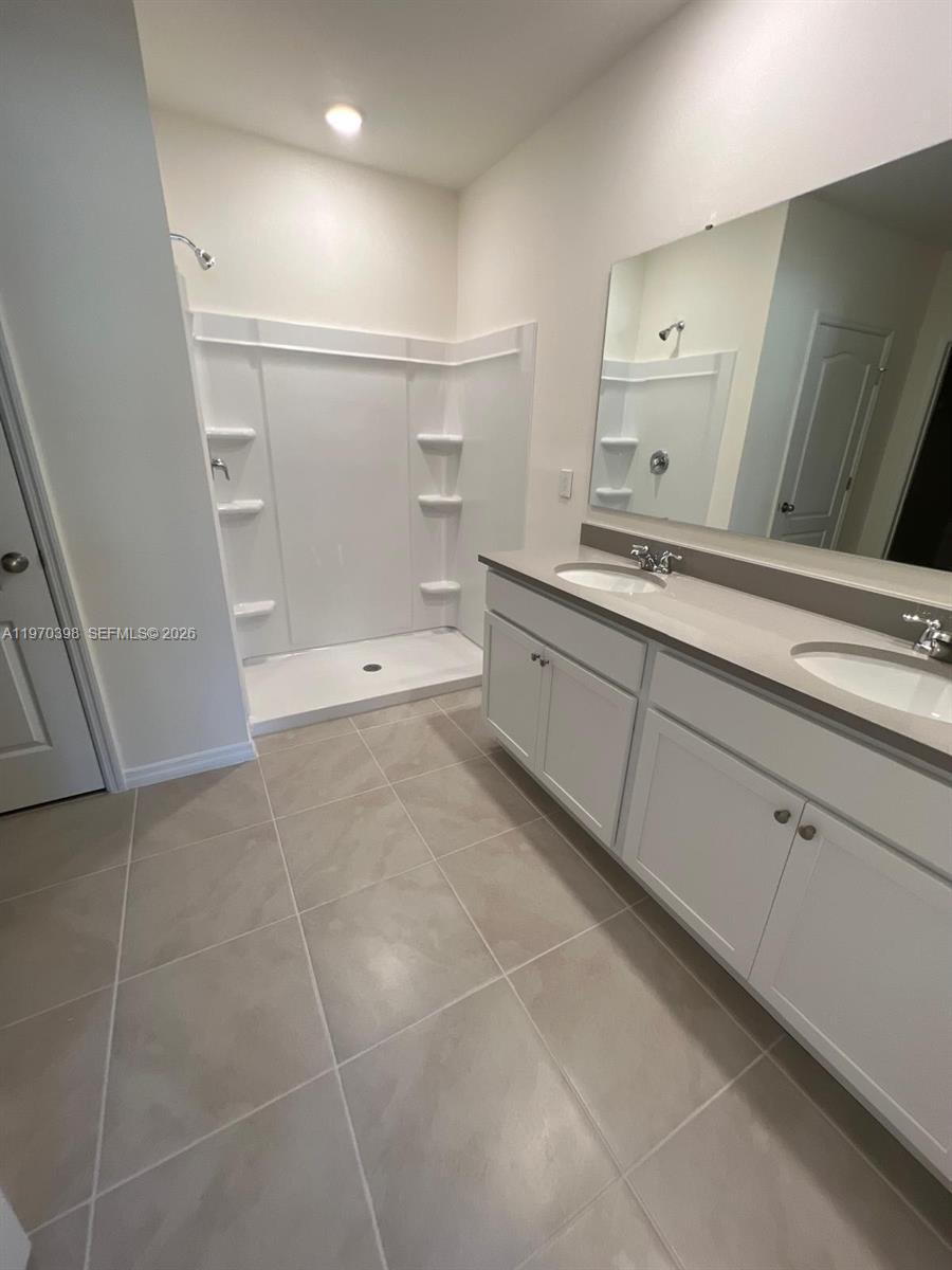Residential Lease in Other City - In The State Of Florida 4