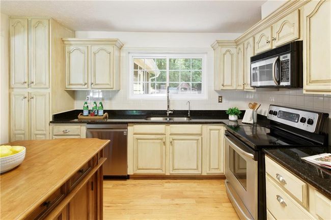 9685 Cone Ct, House other with 3 bedrooms, 3 bathrooms and null parking in Roswell GA | Image 10