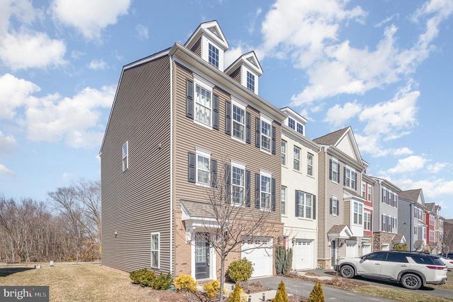 10537 Hinton Way, Townhouse with 4 bedrooms, 4 bathrooms and null parking in MANASSAS VA | Image 4
