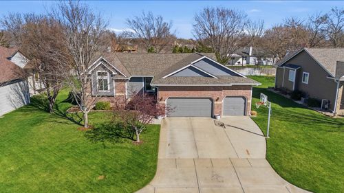118 N Douglas Cir, Andover, KS, 67002-9684 | Card Image