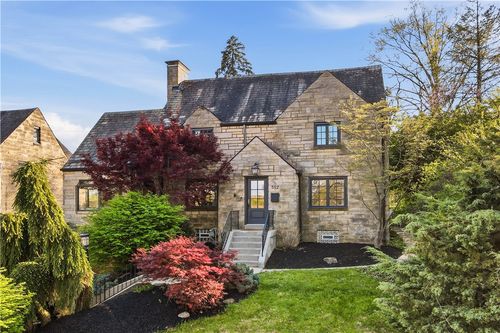 552 Greenhurst Dr, Pittsburgh, PA, 15243-2030 | Card Image