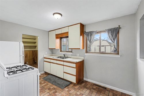 2423 N Long Lake Rd, Fenton, MI, 48430-8839 | Card Image