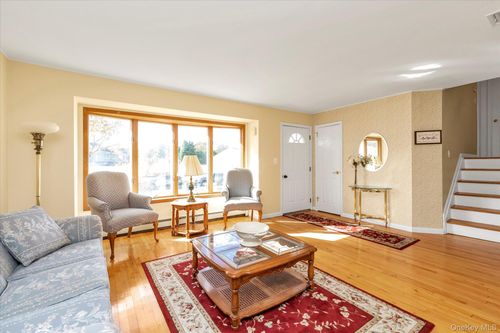 3 Gardenia Dr, Commack, NY, 11725-4108 | Card Image