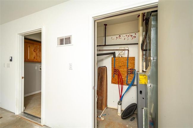 Utilities with visible vents | Image 37
