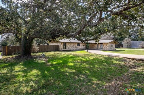 613 W Oak Street, Goliad, TX, 77963 | Card Image