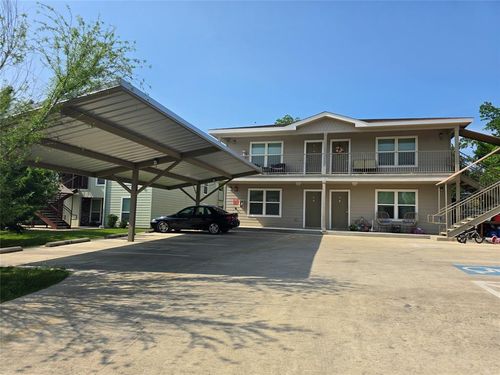 b-702 W 6th St, Taylor, TX, 76574-2727 | Card Image