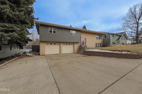 1402 5th Ave Nw, Mandan, ND, 58554-1918 | Card Image