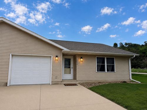 1024 S Mill Street, Decorah, IA, 52101 | Card Image