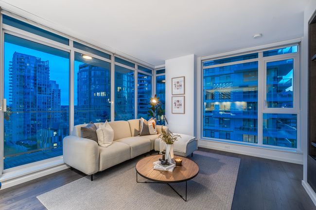 1309 - 1351 Continental Street, Condo with 2 bedrooms, 2 bathrooms and 1 parking in Vancouver BC | Image 3