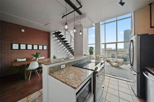 7418-2000 Bagby St, Houston, TX, 77002-8591 | Card Image