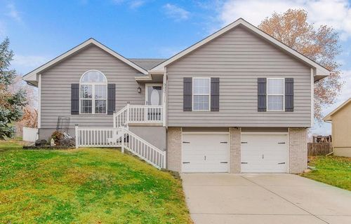 900 194th Ter, Smithville, MO, 64089-9005 | Card Image