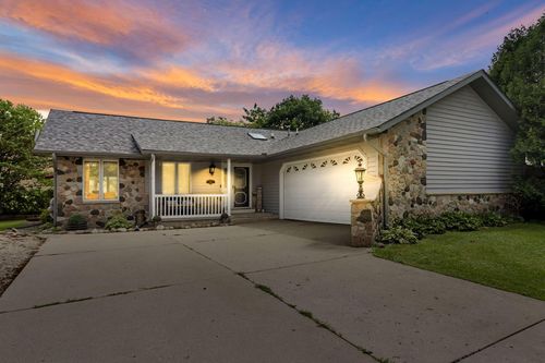 645 W Estate Court, Elkhorn, WI, 53121 | Card Image