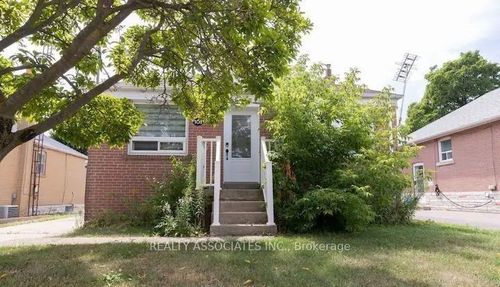 101 Reiner Rd, North York, ON, M3H2L7 | Card Image