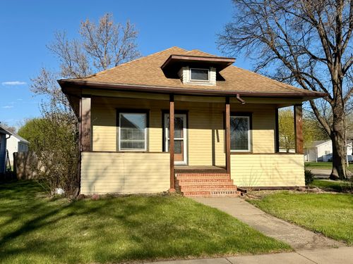 631 N Cedar St, Luverne, MN, 56156-1517 | Card Image