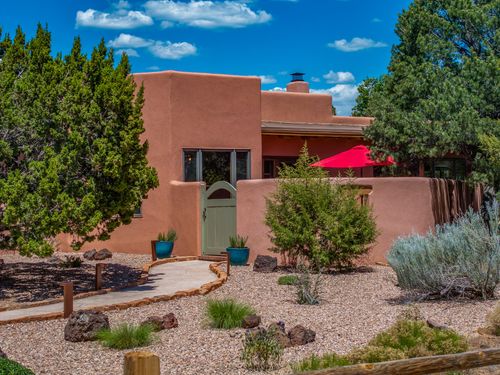 1 Finch Cir, Santa Fe, NM, 87506-8521 | Card Image