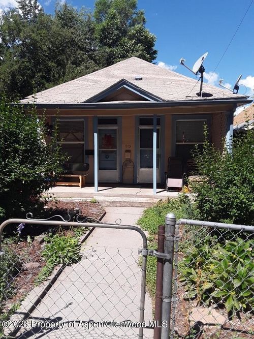 915 Bennett Ave, Glenwood Springs, CO, 81601-3659 | Card Image