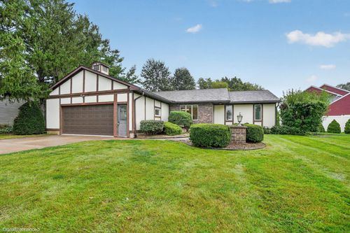 1502 Knoll Ridge Dr, Waverly, IA, 50677-1031 | Card Image
