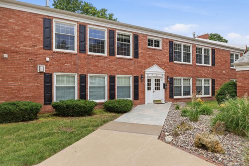 a2-21-3215 E Locust Street, Davenport, IA, 52803 | Card Image