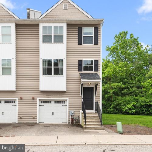 607 Apple St, W Cnshohocken, PA, 19428-2963 | Card Image