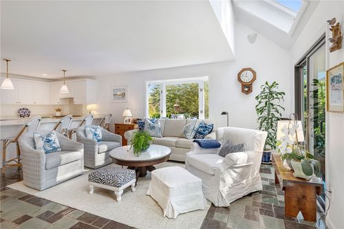 140 Connection St, Newport, RI, 02840-3855 | Card Image