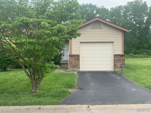 935 Amaral Cir, Saint Louis, MO, 63137-3463 | Card Image