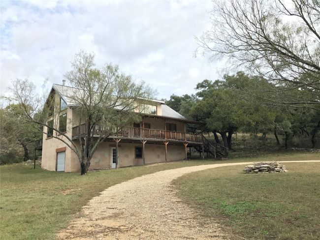 101 Hillview Trl, Home with 3 bedrooms, 2 bathrooms and null parking in Dripping Springs TX | Image 4