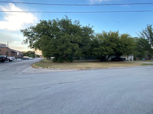 225 S Wilson St, Burleson, TX, 76028-5426 | Card Image