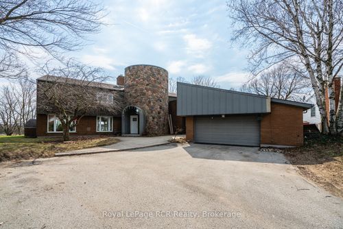 136 4th Ave, Hanover, ON, N4N2B3 | Card Image