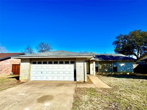 2717 Concord Dr, Arlington, TX, 76014-1316 | Card Image