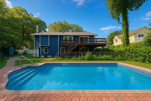 18 Park Dr E, Syosset, NY, 11791-5213 | Card Image