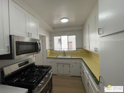 1057 S Genesee Avenue, Los Angeles, CA, 90019 | Card Image