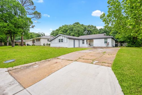 907 Clebud Dr, Euless, TX, 76040-5247 | Card Image