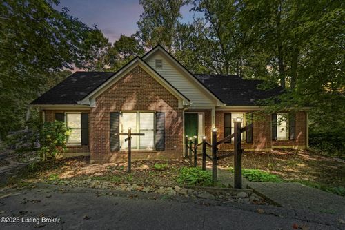 211 Rebel Dr, Pewee Valley, KY, 40056-9008 | Card Image