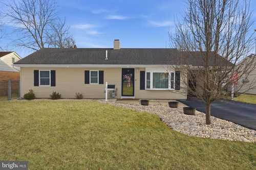 682 Trenton Rd, FAIRLESS HILLS, PA, 19030-2408 | Card Image