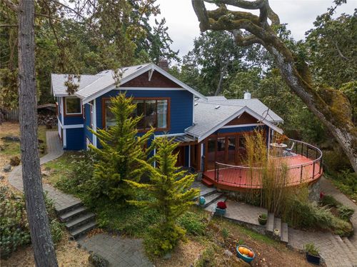 2710 Sea View Rd, Victoria, BC, V8N1K8 | Card Image