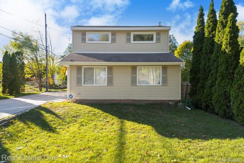 4281 Marcus Rd, Waterford Twp, MI, 48329-1427 | Card Image