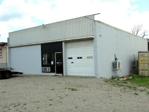 131 Se Cholwell Ave, Bartlesville, OK, 74006-2302 | Card Image
