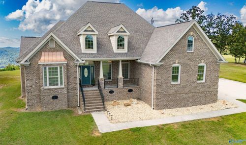 201 Legendary Dr, Guntersville, AL, 35976-4102 | Card Image