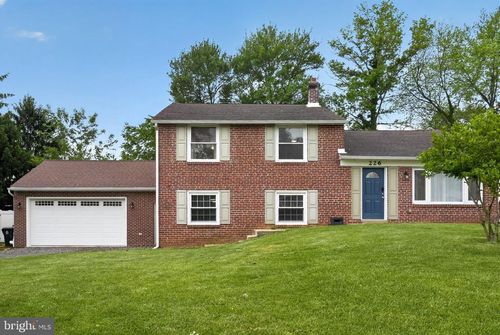 226 Canterbury Dr, WALLINGFORD, PA, 19086-6645 | Card Image