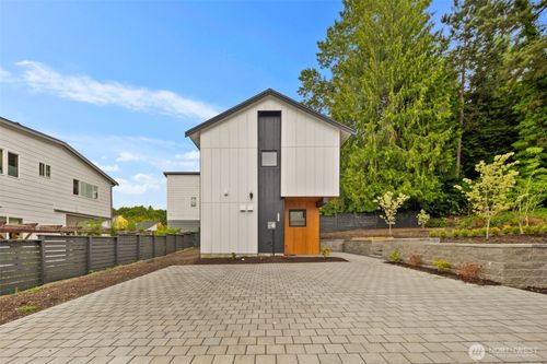9692 51st Ave S, Seattle, WA, 98118-5612 | Card Image
