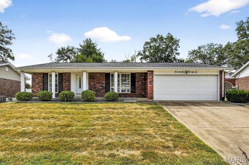 2526 Cathedral Dr, Oakville, MO, 63129-3130 | Card Image