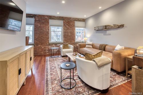 apt-1-53995 Route 25, Southold, NY, 11971-4645 | Card Image