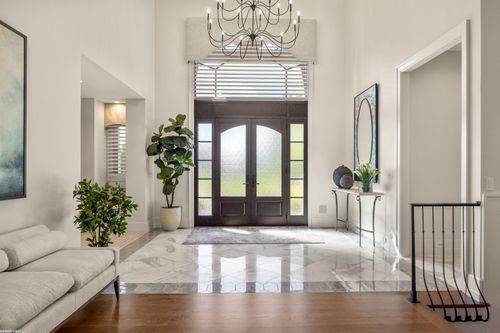 5715 Cusick Lake Dr, Washington Twp, MI, 48095-1123 | Card Image