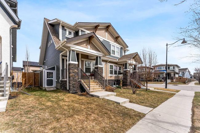 655 Mahogany Boulevard Se, Home with 4 bedrooms, 3 bathrooms and 2 parking in Calgary AB | Image 2
