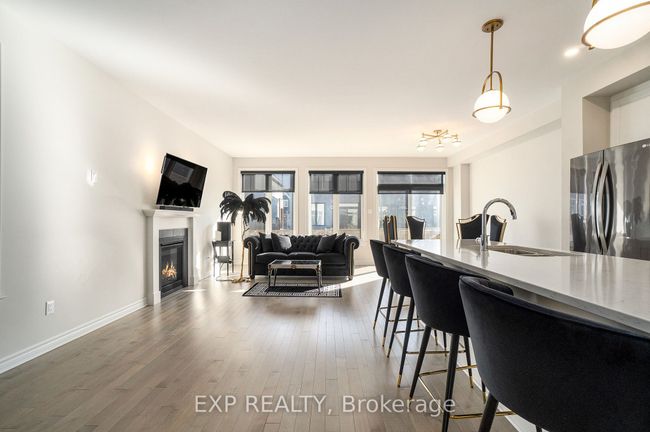 178 Angelonia Cres, House attached with 3 bedrooms, 3 bathrooms and 2 parking in Gloucester ON | Image 5