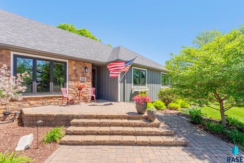 408 N Oak Ridge Rd, Brandon, SD, 57005-1542 | Card Image